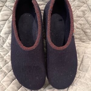 Stegmann clogs Navy Wool with Red Trim